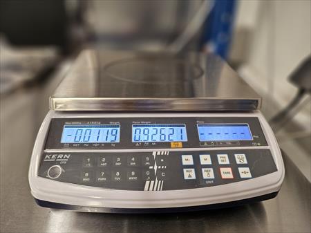 Balance Compteuse KERN CIB 3K-4 - Portée 3 Kg, Précision 0,0002 Kg, écran Couleur, Mémoire 50 Articles
