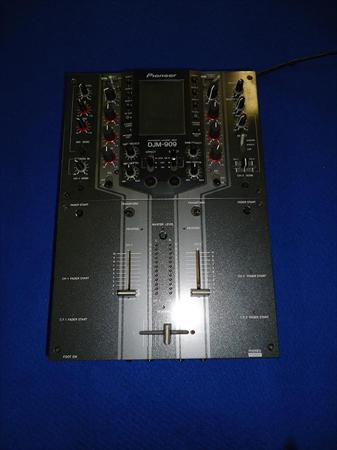 table de mixage 909